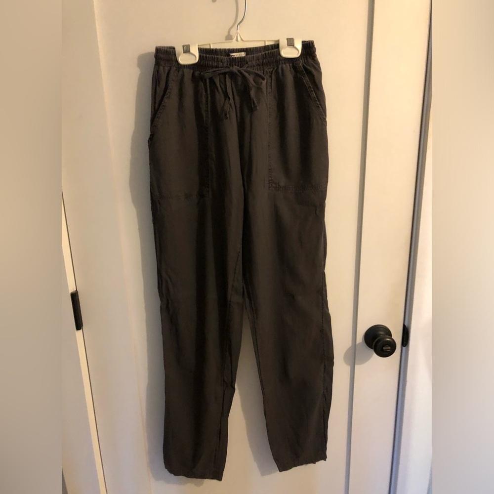 Billabong cotton, drawstring pants.